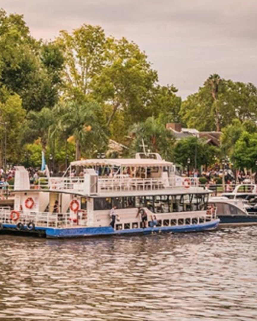 Catamaran - 1 (Vertical)